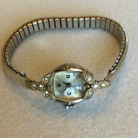 FINAL SALE PRICE Vintage 5 Piece Watch Set - Picture 2 of 9